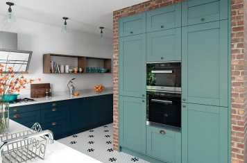 Contemporary style shaker kitchen in marine blue and teal green main picture
